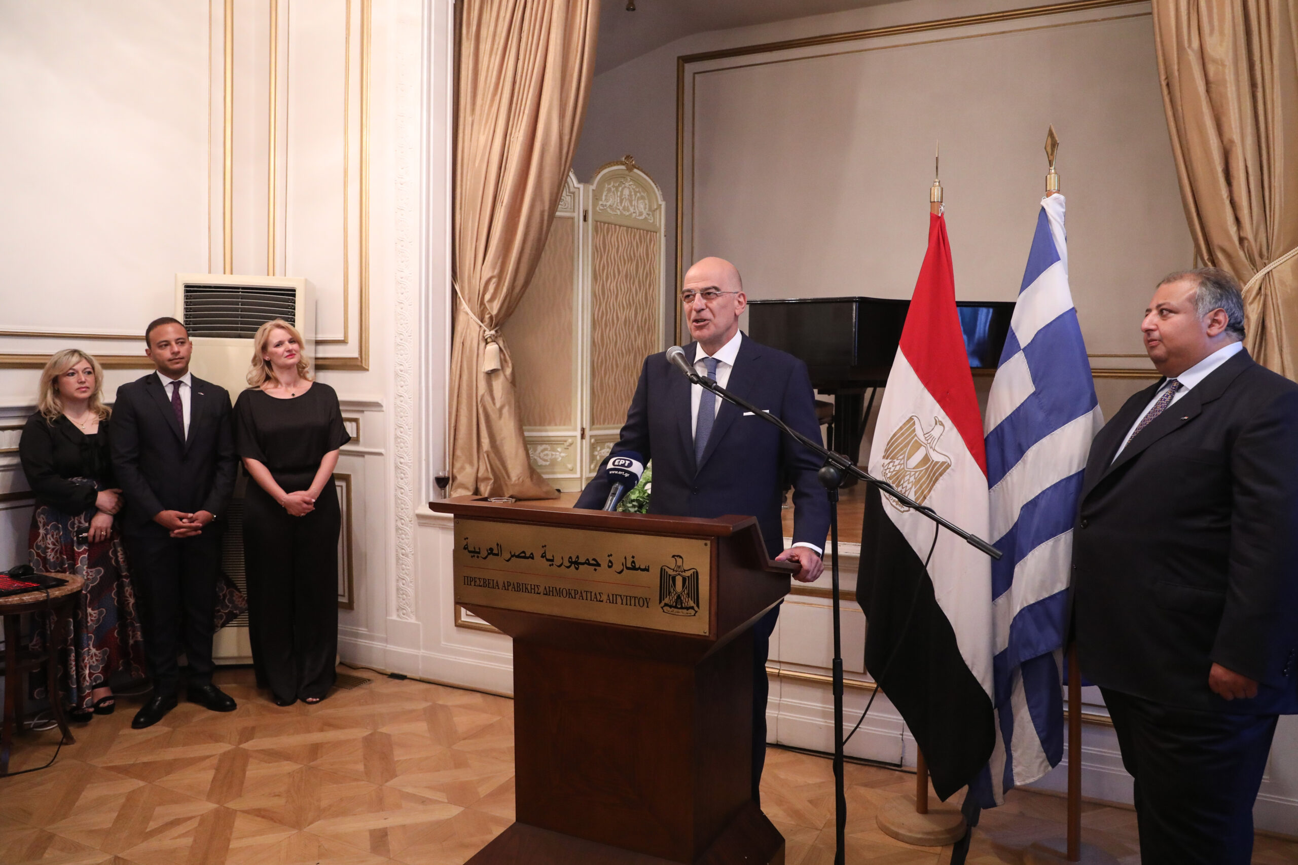Ο Υπουργός Εξωτερικών Νίκος Δένδιας παρευρέθηκε σε εκδήλωση για την Εθνική γιορτή της Αιγύπτου, στην πρεσβέια της Αιγύπτου, στην Αθήνα, Παρασκευή 15 Ιουλίου, 2022. Τον Υπουργό υποδέχτηκε ο Επιτετραμμένος της Αραβικής Δημοκρατίας της Αιγύπτου Άμγκαντ Α. Ρέζεκ (Amagd A. Rezk).