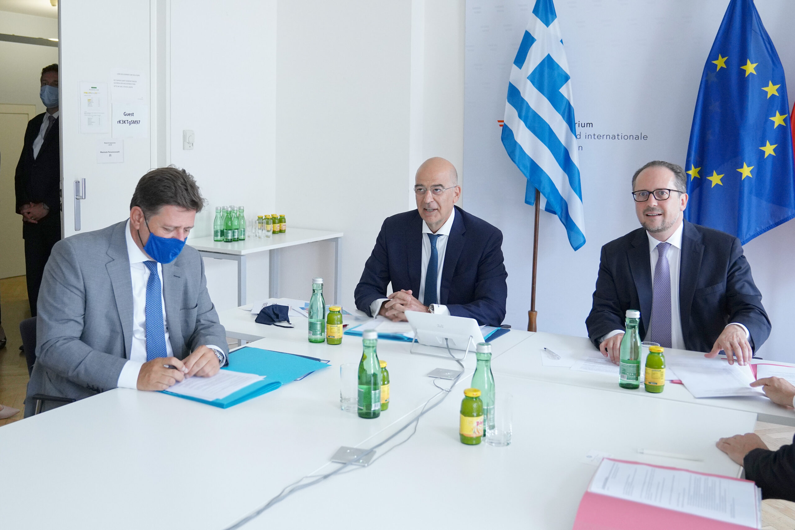 Συμμετοχή με τηλεδιάσκεψη, στο έκτακτο Συμβούλιο Εξωτερικών Υποθέσεων, των Υπουργών Εξωτερικών Νίκου Δένδια και της Αυστρίας, Alexander Schallenberg (Βιέννη, 14.08.2020)