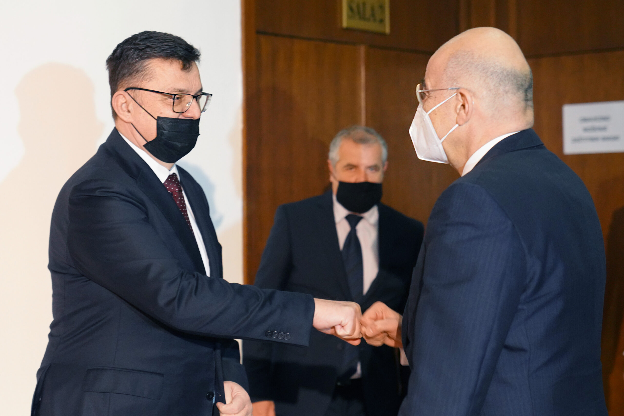 Επίσκεψη Υπουργού Εξωτερικών, Νίκου Δένδια, στη Βοσνία και Ερζεγοβίνη. Συναντήθηκε στο Σεράγεβο με τον Πρόεδρο του Συμβουλίου Υπουργών της Βοσνίας και Ερζεγοβίνης, κ. Zoran Tegeltija ( Σαράγεβο, 29.01.2021)
