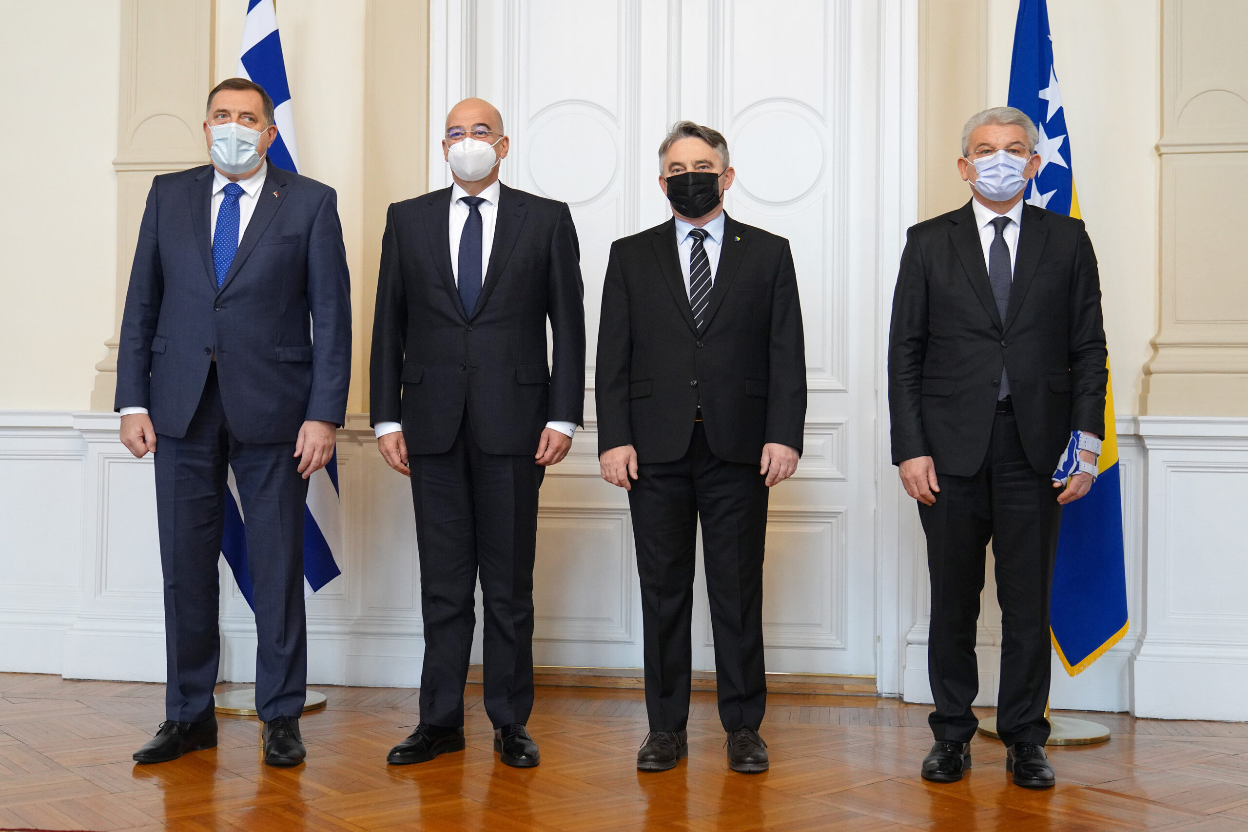 Επίσκεψη Υπουργού Εξωτερικών, Νίκου Δένδια, στη Βοσνία και Ερζεγοβίνη. Συναντήθηκε στο Σεράγεβο με τα μέλη του συλλογικού Προεδρείου της Βοσνίας και Ερζεγοβίνης και ειδικότερα, με τον κ. Milorad Dodik (Πρόεδρο), τον κ. Željko Komšić και τον κ. Šefik Džaferović ( Σαράγεβο, 29.01.2021)