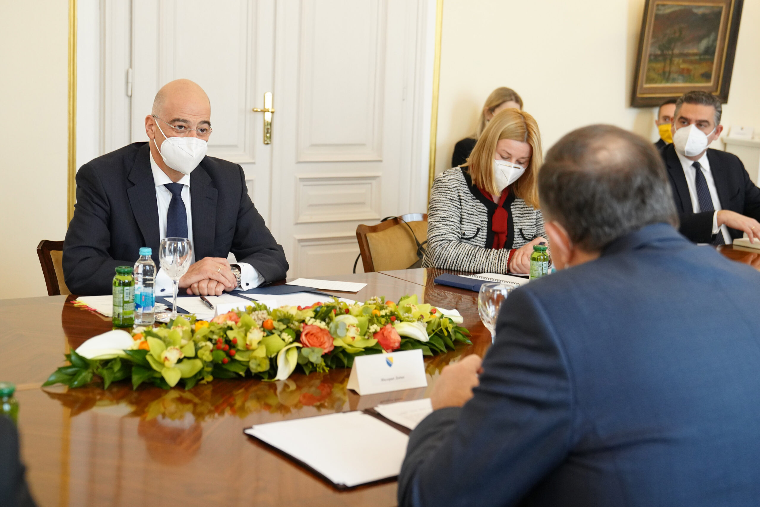 Επίσκεψη Υπουργού Εξωτερικών, Νίκου Δένδια, στη Βοσνία και Ερζεγοβίνη. Συναντήθηκε στο Σεράγεβο με τα μέλη του συλλογικού Προεδρείου της Βοσνίας και Ερζεγοβίνης και ειδικότερα, με τον κ. Milorad Dodik (Πρόεδρο), τον κ. Željko Komšić και τον κ. Šefik Džaferović ( Σαράγεβο, 29.01.2021)