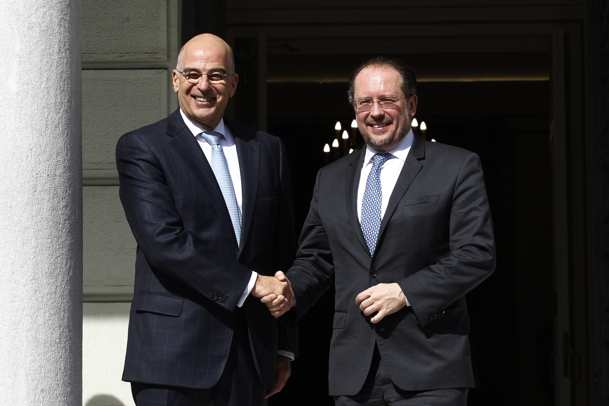 Ο υπουργός Εξωτερικών Νίκος Δένδιας (Α) υποδέχεται τον Ομοσπονδιακό Υπουργό Ευρωπαϊκών και Διεθνών Υποθέσεων της Αυστρίας Alexander Schallenberg (Δ) στο Υπουργείο Εξωτερικών στην Αθήνα, Τρίτη 3 Μαρτίου 2020. Οι συζητήσεις θα εστιασθούν στις τρέχουσες εξελίξεις στο μεταναστευτικό και προσφυγικό ζήτημα. Θα συζητηθούν επίσης η κατάσταση στην Ανατολική Μεσόγειο, καθώς και η ευρωπαϊκή προοπτική των Δυτικών Βαλκανίων. ΑΠΕ- ΜΠΕ/ΑΠΕ- ΜΠΕ/ΑΛΕΞΑΝΔΡΟΣ ΒΛΑΧΟΣ