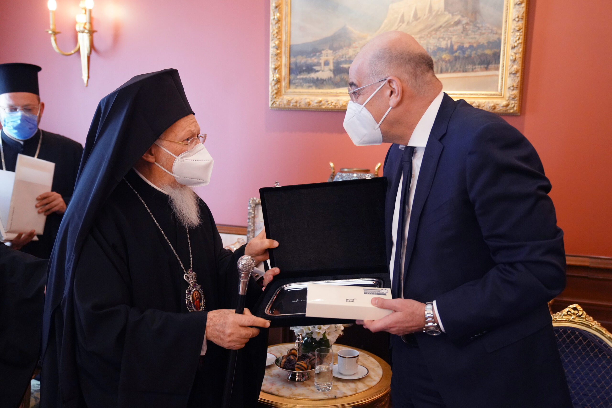 Μετάβαση του Υπουργού Εξωτερικών Νίκου Δένδια στην Κωνσταντινούπολη.Ο Υπουργός Εξωτερικών Νίκος Δένδιας έγινε δεκτός από τον Οικουμενικό Πατριάρχη Παναγιώτατο Βαρθολομαίο,  (Κωνσταντινούπολη,  14.04.2021).