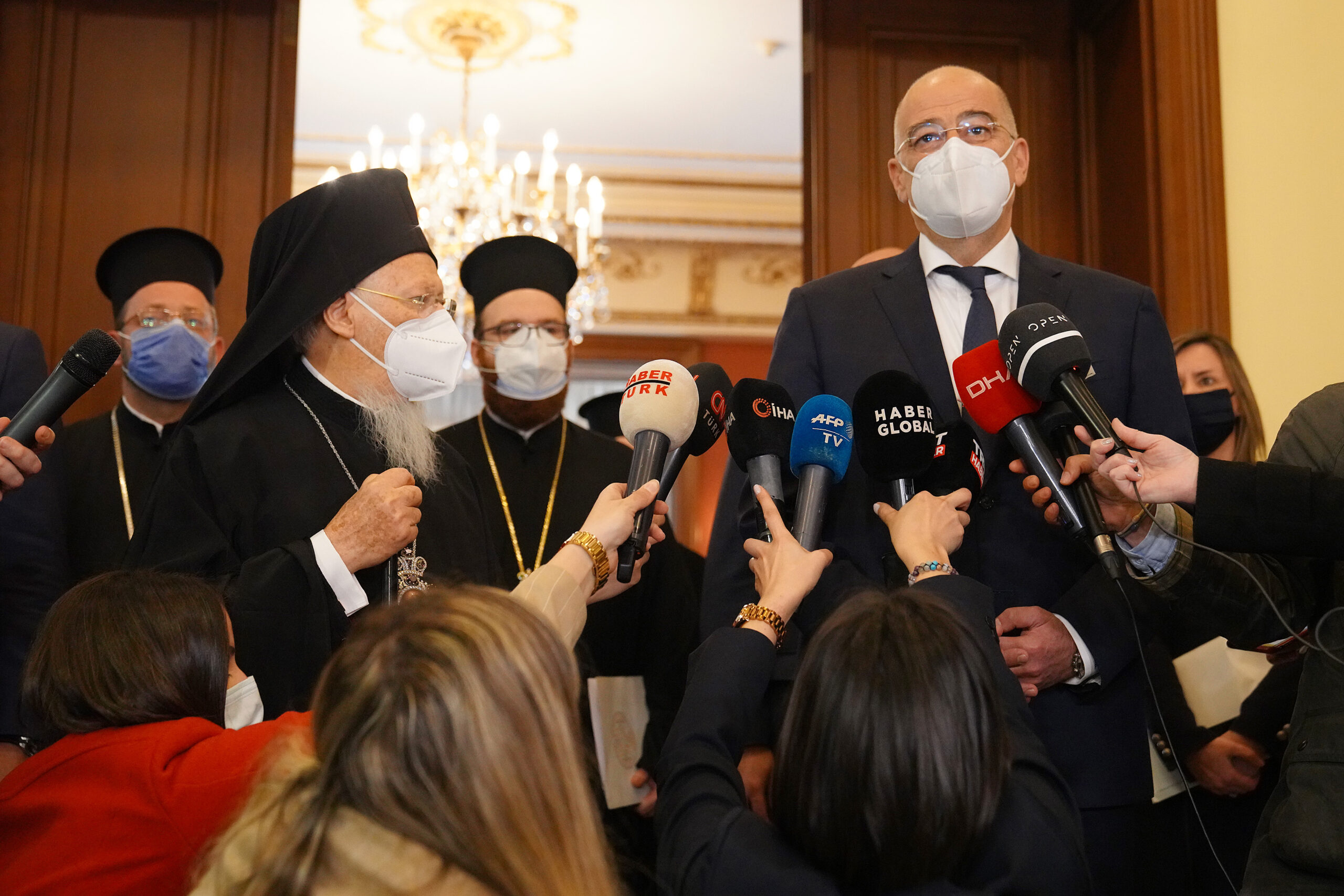 Μετάβαση του Υπουργού Εξωτερικών Νίκου Δένδια στην Κωνσταντινούπολη.Ο Υπουργός Εξωτερικών Νίκος Δένδιας έγινε δεκτός από τον Οικουμενικό Πατριάρχη Παναγιώτατο Βαρθολομαίο,  (Κωνσταντινούπολη,  14.04.2021).