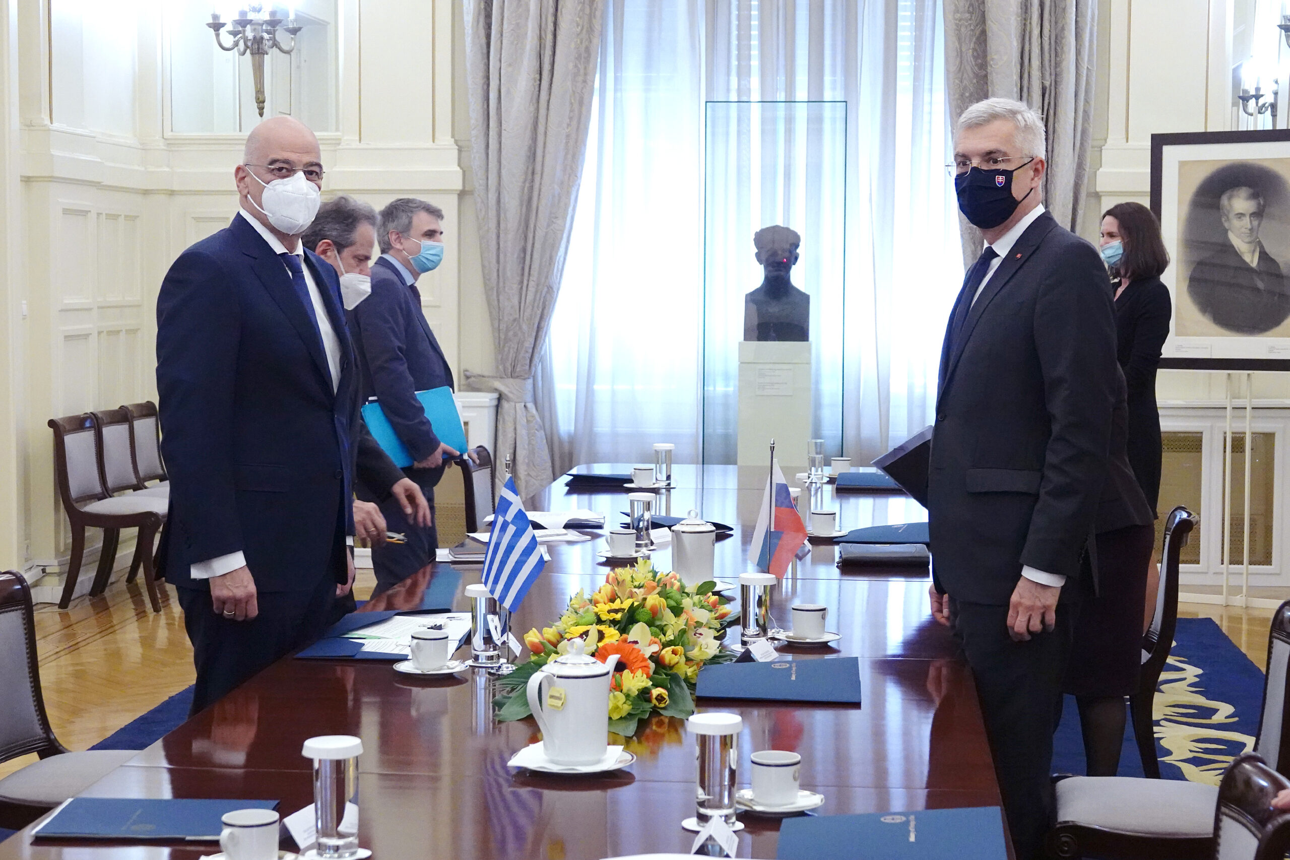 Συνάντηση Υπουργού Εξωτερικών, Νίκου Δένδια, με τον Υπουργό Εξωτερικών της Σλοβακίας, Ivan Korčok (Αθήνα, 21.04.2021)