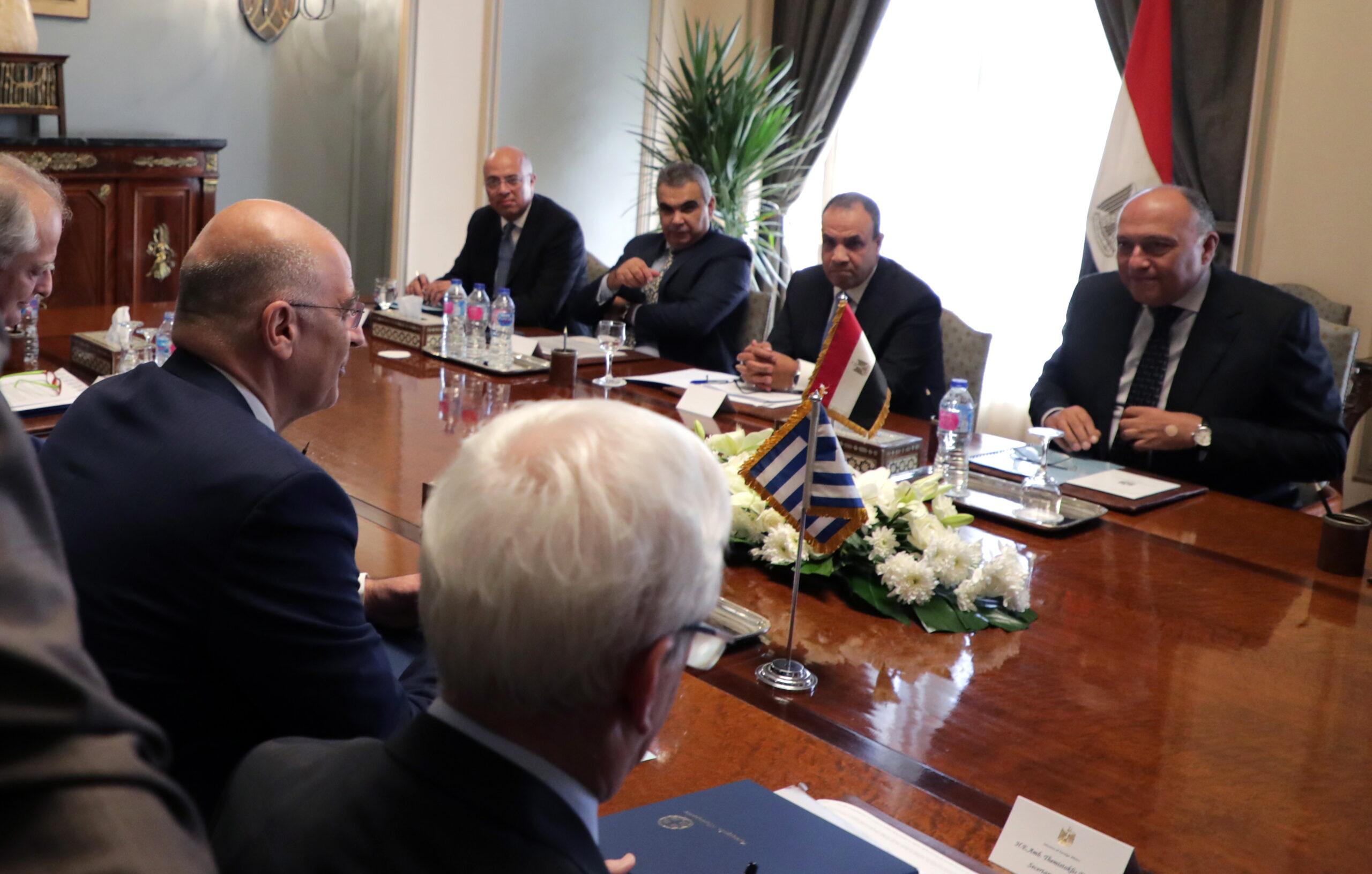 epa08037027 Greek Foreign Minister Nikos Dendias (2-L) meets with his Egyptian counterpart Sameh Shoukry (R) in Cairo, Egypt, 01 December 2019. Dendias is on a one-day working visit to Egypt. EPA/KHALED ELFIQI